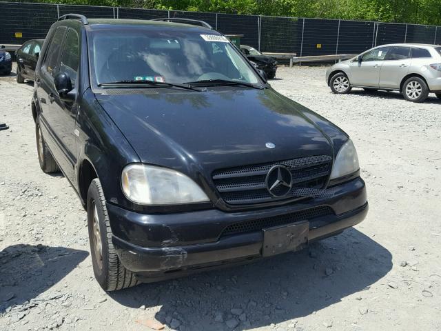 4JGAB54E0YA215803 - 2000 MERCEDES-BENZ ML 320 BLACK photo 1