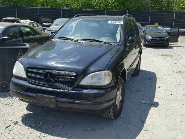 4JGAB54E0YA215803 - 2000 MERCEDES-BENZ ML 320 BLACK photo 2