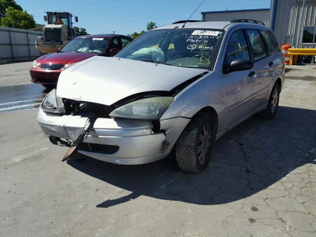 1FAFP36304W197835 - 2004 FORD FOCUS SE GRAY photo 2