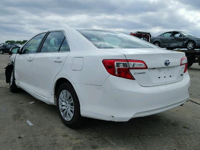 4T1BD1FK7EU137198 - 2014 TOYOTA CAMRY HYBR WHITE photo 3