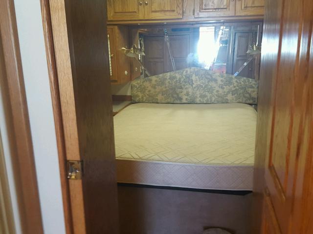 1RF120610V2013737 - 1997 ROADMASTER RAIL DYANASTER TWO TONE photo 9