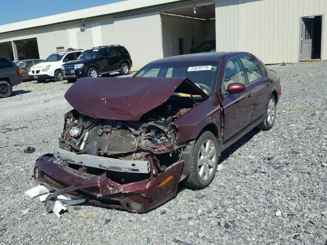 JN1DA31A12T315708 - 2002 NISSAN MAXIMA GLE MAROON photo 2