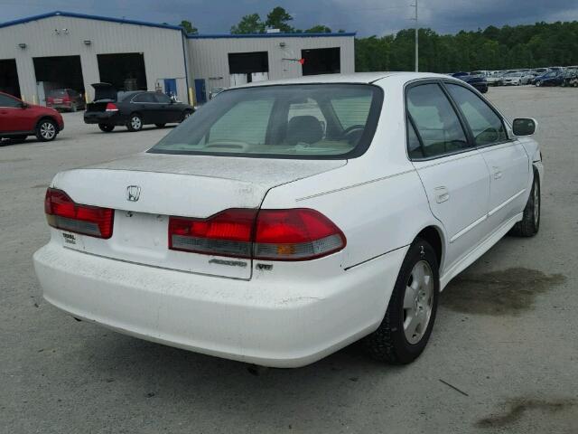 1HGCG16552A021295 - 2002 HONDA ACCORD WHITE photo 4