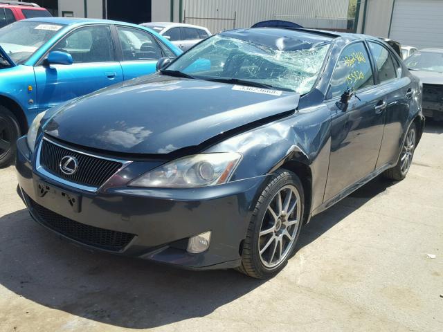 JTHCK262272013504 - 2007 LEXUS IS 250 GRAY photo 2