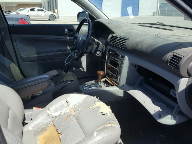 WVWWH23B8YE330141 - 2000 VOLKSWAGEN PASSAT GLX 石墨色 照片 5