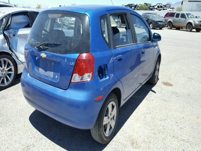 KL1TD66628B251657 - 2008 CHEVROLET AVEO BASE BLUE photo 4