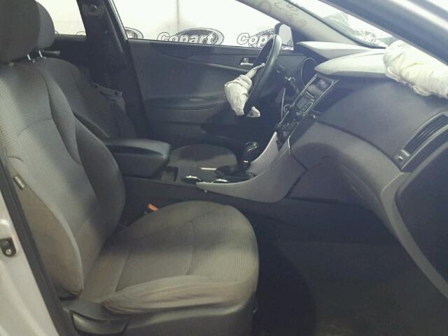 5NPEB4AC9BH241142 - 2011 HYUNDAI SONATA SILVER photo 5