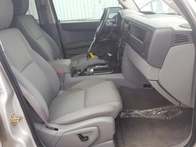 1J8HG48K16C252173 - 2006 JEEP COMMANDER GRAY photo 5