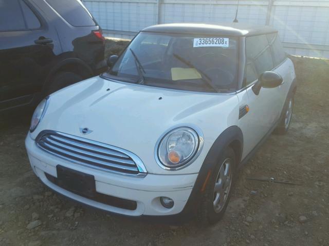 WMWMF3C56ATZ61966 - 2010 MINI COOPER WHITE photo 2