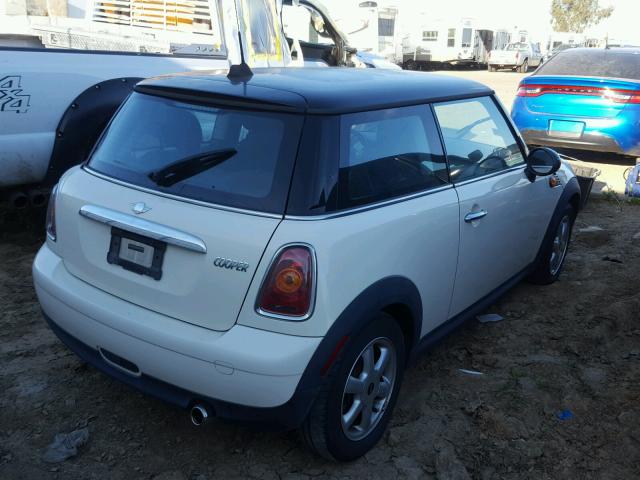WMWMF3C56ATZ61966 - 2010 MINI COOPER WHITE photo 4