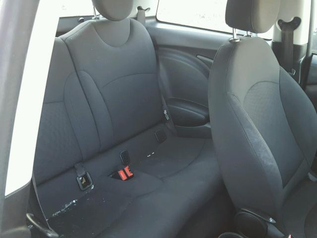 WMWMF3C56ATZ61966 - 2010 MINI COOPER WHITE photo 6