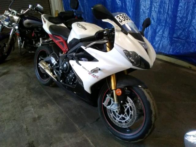 SMTA02YK5FJ688670 - 2015 TRIUMPH MOTORCYCLE DAYTONA 67 WHITE photo 1