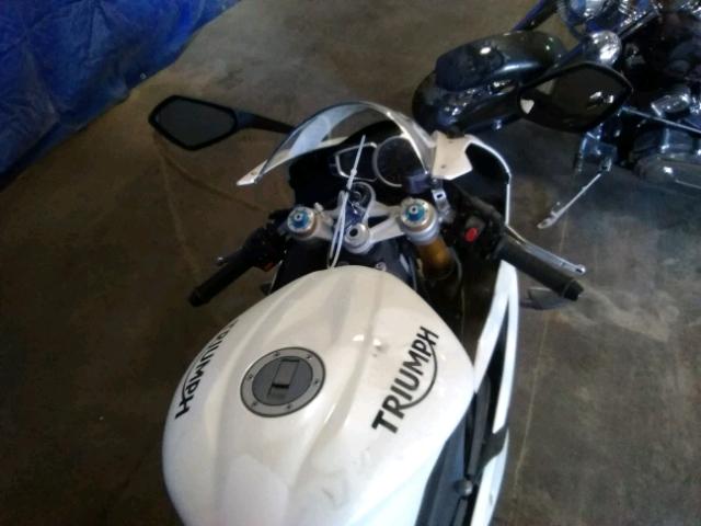 SMTA02YK5FJ688670 - 2015 TRIUMPH MOTORCYCLE DAYTONA 67 WHITE photo 5