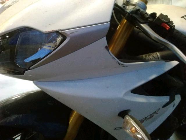 SMTA02YK5FJ688670 - 2015 TRIUMPH MOTORCYCLE DAYTONA 67 WHITE photo 9