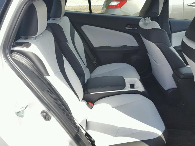 JTDKARFPXH3066810 - 2017 TOYOTA PRIUS PRIM ვერცხლისფერი ფოტო 6