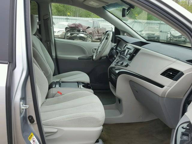 5TDKK3DC2BS152371 - 2011 TOYOTA SIENNA LE SILVER photo 5