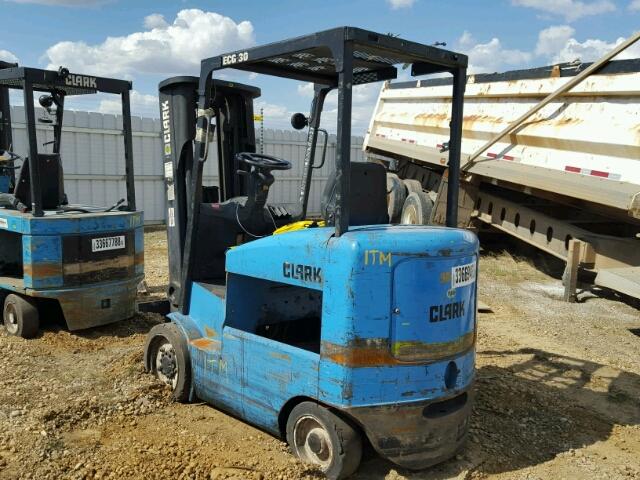 ECG35800826772FB - 1999 CLAR FORKLIFT BLUE photo 3