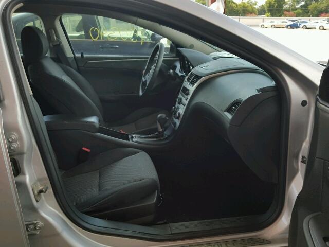 1G1ZC5EUXBF192317 - 2011 CHEVROLET MALIBU 1LT 灰色 照片 5