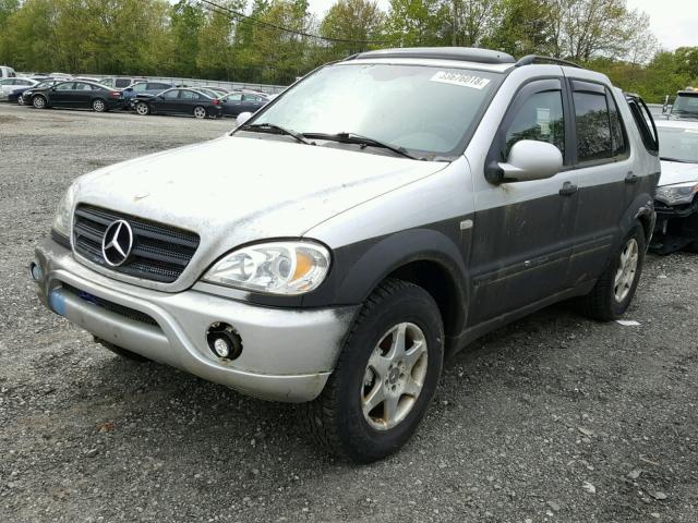 4JGAB72E91A267368 - 2001 MERCEDES-BENZ ML 430 银色 照片 2