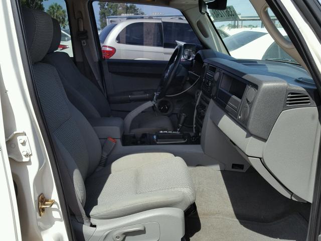 1J8HH48N56C130150 - 2006 JEEP COMMANDER თეთრი ფოტო 5