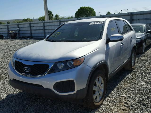 5XYKT3A13CG295053 - 2012 KIA SORENTO BA SILVER photo 2