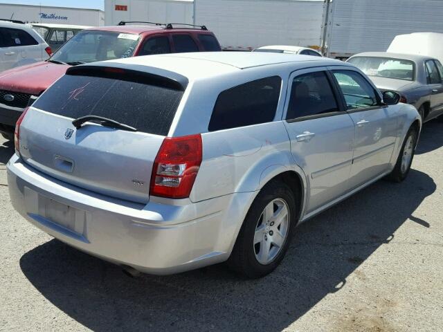 2D4FV48V15H147582 - 2005 DODGE MAGNUM SXT SILVER photo 4