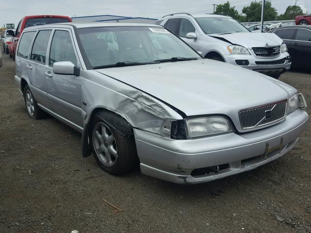 YV1LW558XW2447207 - 1998 VOLVO V70 SILVER photo 1