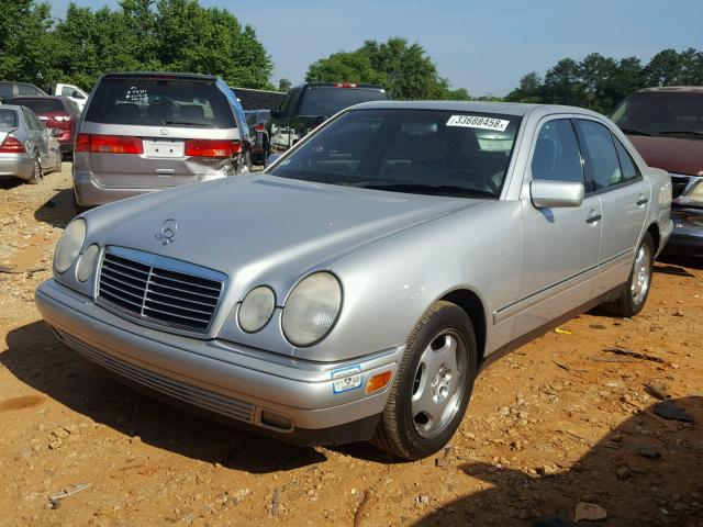 WDBJF72F9VA549628 - 1997 MERCEDES-BENZ E 420 SILVER photo 2