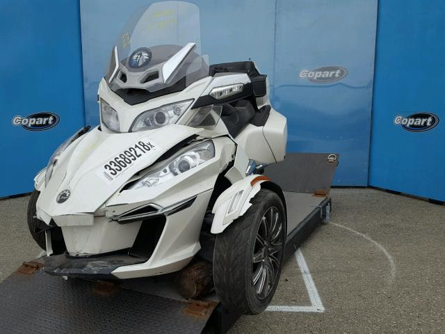 2BXNBDD26FV001002 - 2015 CAN-AM SPYDER ROA WHITE photo 2