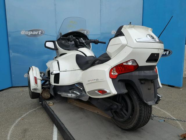 2BXNBDD26FV001002 - 2015 CAN-AM SPYDER ROA WHITE photo 3