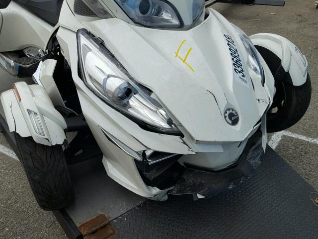 2BXNBDD26FV001002 - 2015 CAN-AM SPYDER ROA WHITE photo 9