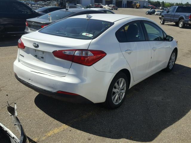 KNAFX4A62G5446502 - 2016 KIA FORTE LX WHITE photo 4