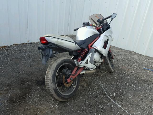 JKAEXEA186A011508 - 2006 KAWASAKI EX650 A6F SILVER photo 4