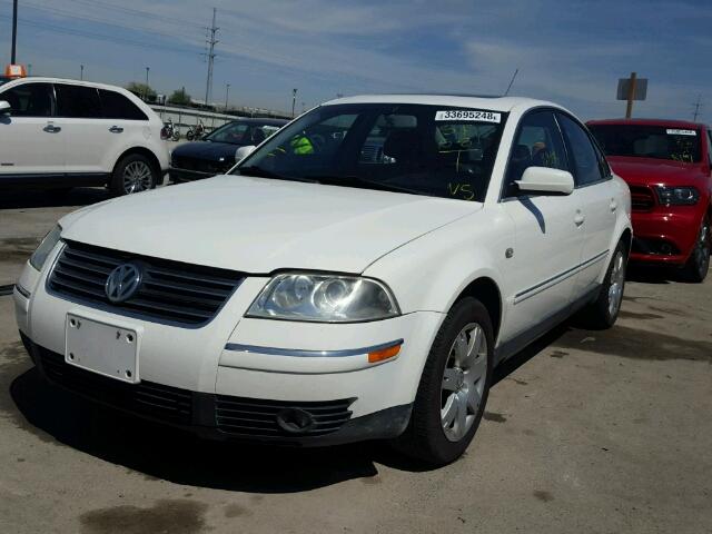 WVWRH63B81P296586 - 2001 VOLKSWAGEN PASSAT GLX WHITE photo 2