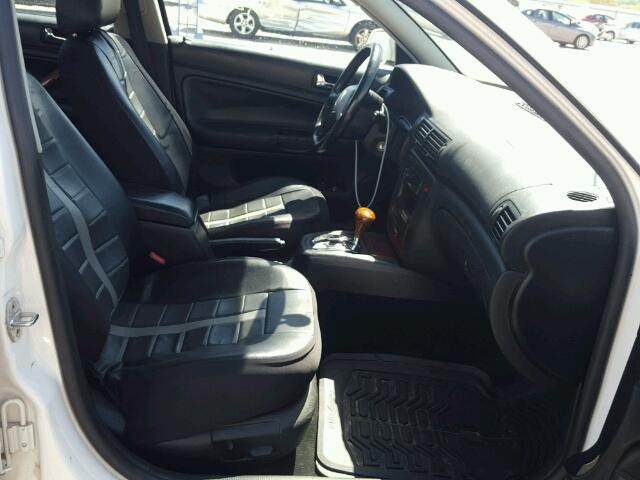 WVWRH63B81P296586 - 2001 VOLKSWAGEN PASSAT GLX WHITE photo 5