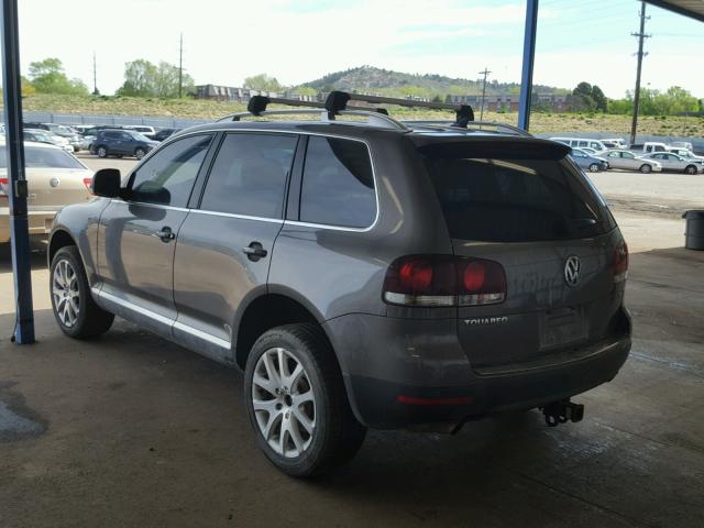 WVGFK7A95AD000222 - 2010 VOLKSWAGEN TOUAREG TD GRAY photo 3