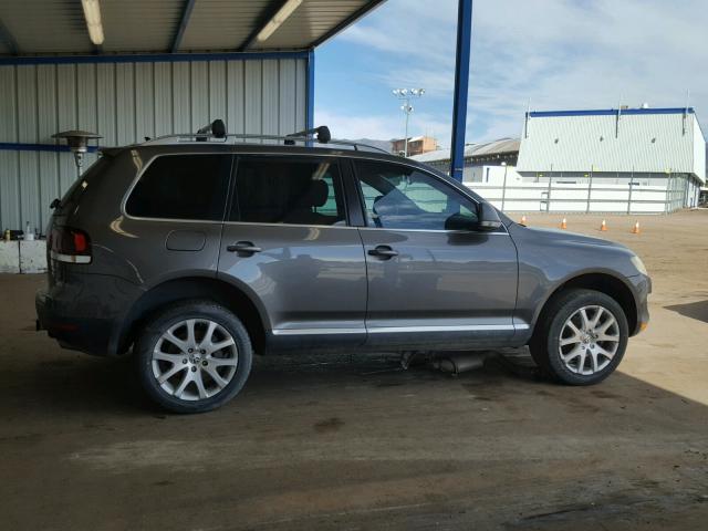 WVGFK7A95AD000222 - 2010 VOLKSWAGEN TOUAREG TD GRAY photo 9