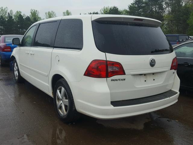 2V4RW3D12AR272296 - 2010 VOLKSWAGEN ROUTAN SE WHITE photo 3