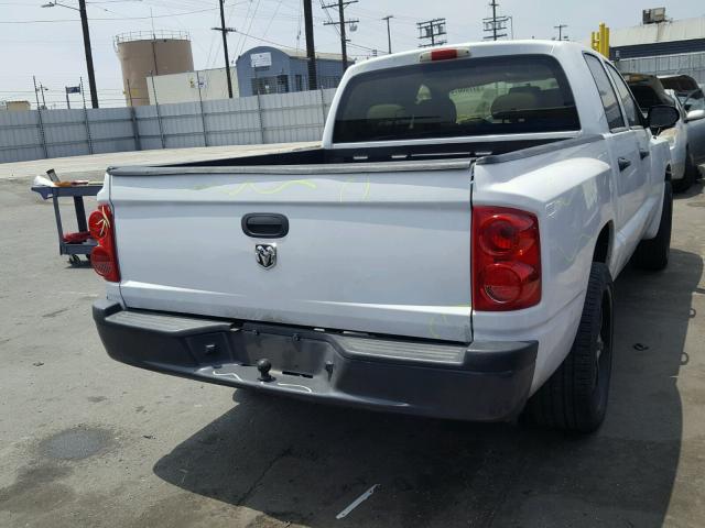 1D7HE38K98S561797 - 2008 DODGE DAKOTA SXT WHITE photo 4