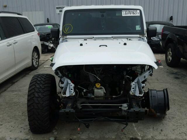 1C4BJWEG8EL235170 - 2014 JEEP WRANGLER U WHITE photo 9