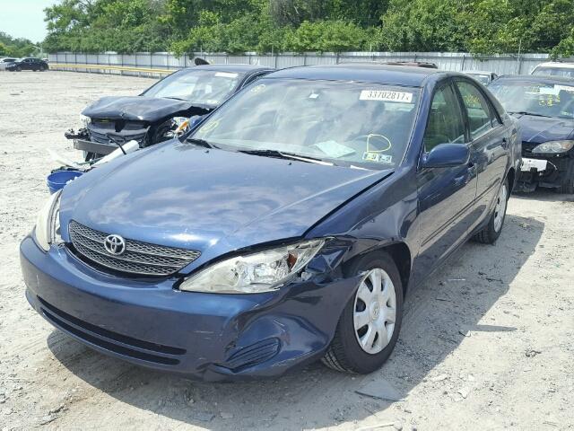 4T1BE32K02U563342 - 2002 TOYOTA CAMRY LE BLUE photo 2