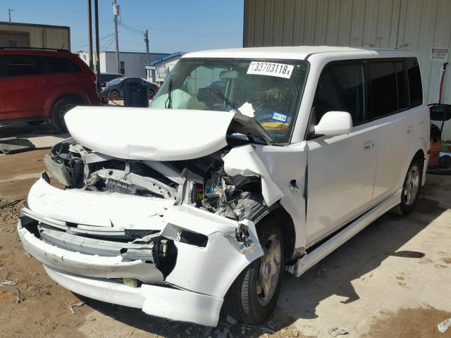 JTLKT324150185608 - 2005 TOYOTA SCION XB Weiß Foto 2