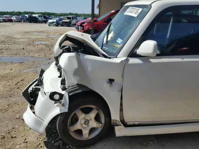 JTLKT324150185608 - 2005 TOYOTA SCION XB Weiß Foto 9