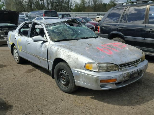 4T1BG12K7TU806175 - 1996 TOYOTA CAMRY DX SILVER photo 1