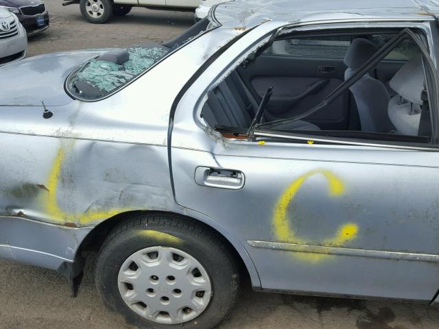 4T1BG12K7TU806175 - 1996 TOYOTA CAMRY DX SILVER photo 10