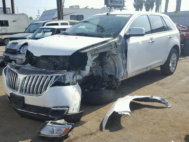 2LMDJ6JK0BBJ06547 - 2011 LINCOLN MKX WHITE photo 2