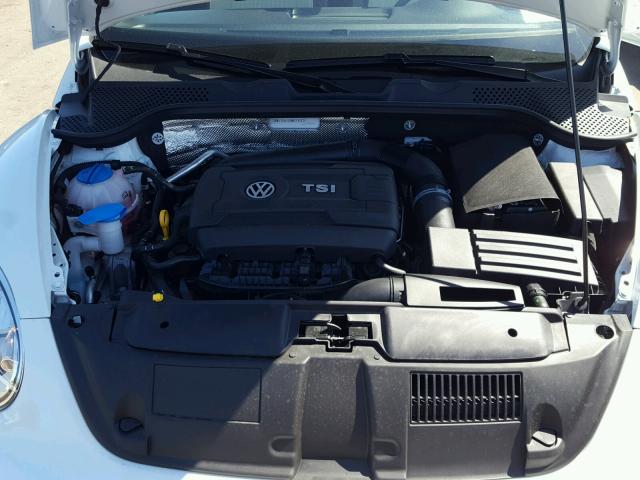 3VW517AT5HM821573 - 2017 VOLKSWAGEN BEETLE S/S 白色 照片 7