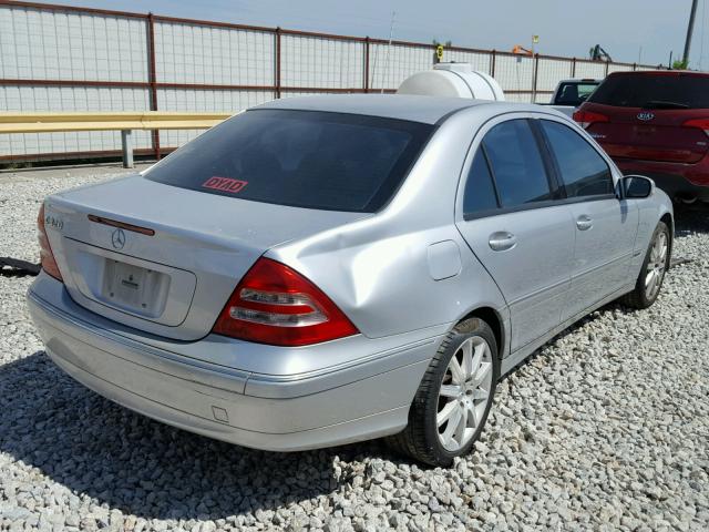 WDBRF64J24F459303 - 2004 MERCEDES-BENZ C 320 SILVER photo 4