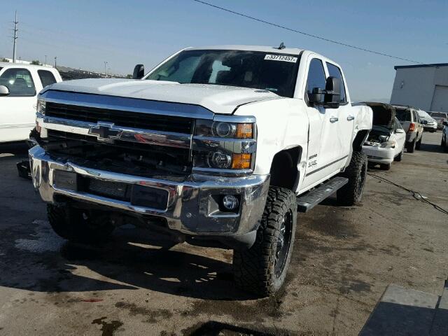 1GC4K0C83FF178777 - 2015 CHEVROLET SILVERADO WHITE photo 2