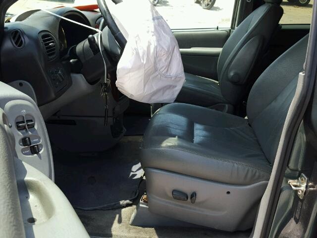 2C4GP54L24R593996 - 2004 CHRYSLER TOWN & COU 绿色 照片 5